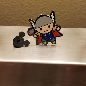 SET METAL PINS MARVEL